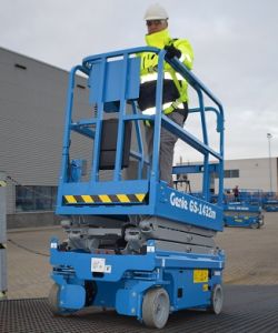 Genie GS1432m Climbing a ramp LR